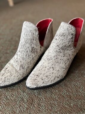 Women’s Cowhide Ankle Booties